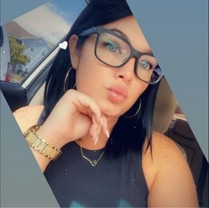 Meet your Posher, Carrie